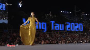 Thót tim trước khoảnh khắc xoay người lộ vòng 3 của HH Lương Thùy Linh ngay trên sàn catwalk của đêm thi Người đẹp Thời trang - HHVN 2020 - Ảnh 5.