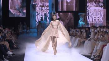 So trình catwalk của 3 nàng Tân Hoa hậu tại show thời trang: Đỗ Hà sở hữu đôi chân dài nhất liệu có phải là lợi thế? - Ảnh 3.