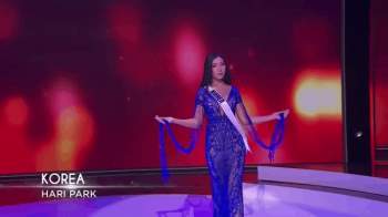 Ngay trên sân khấu Miss Universe 2020, - Ảnh 2.