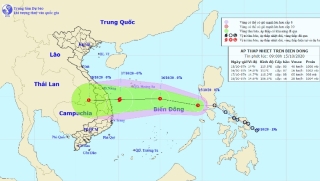 Áp thấp nhiệt đới đã vào Biển Đông, khả năng mạnh thành bão số 8 - 1
