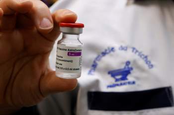 Đức, Ý, Pháp hoãn tiêm vắc xin AstraZeneca - Ảnh 1.