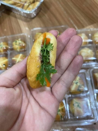 Người nước ngoài phấn khích khi thấy bánh mì phiên bản mini của Việt Nam, nhưng lại nghi ngờ ở một điểm này - Ảnh 5.
