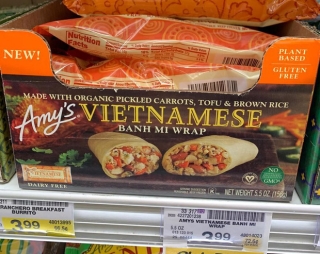 Món “bánh mì cuộn” mới xuất hiện của chuỗi siêu thị Mỹ khiến dân mạng phẫn nộ, bị chỉ trích vì “phá huỷ” bánh mì Việt Nam truyền thống - Ảnh 3.