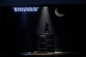 Vở Nhạc kịch ‘Những người khốn khổ’ chinh phục khán giả Thủ đô trong đêm đầu tiên ra mắt - Ảnh 12.