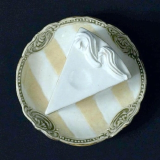 Thêm một phát minh của người Nhật chứng tỏ sự cầu kỳ từ những điều nhỏ nhất: Chiếc đĩa hình bánh kem chỉ để... ăn dâu - Ảnh 3.