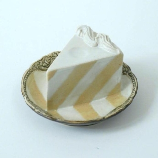 Thêm một phát minh của người Nhật chứng tỏ sự cầu kỳ từ những điều nhỏ nhất: Chiếc đĩa hình bánh kem chỉ để... ăn dâu - Ảnh 2.