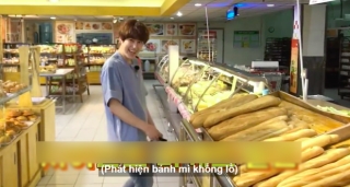 Netizens cười ngất với chiếc bánh mì khổng lồ nam idol người Hàn được tặng dịp sinh nhật, tưởng đâu mua ở Big C Việt Nam - Ảnh 4.