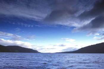 Câu chuyện đầu tiên về quái vật hồ Loch Ness là câu chuyện của Thánh Columba, người đưa đạo Cơ Đốc đến Scotland vào thế kỷ 6. Ảnh: Visit Britain.