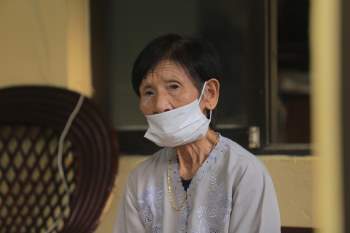 Cử tri đặc biệt - cụ bà 100 tuổi ở Hà Nội hân hoan đi bầu cử - Ảnh 4.