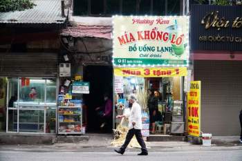 Ngày đầu Hà Nội đóng cửa quán ăn chống dịch, hàng quán vẫn nhan nhản đón khách - ảnh 9
