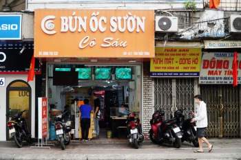 Ngày đầu Hà Nội đóng cửa quán ăn chống dịch, hàng quán vẫn nhan nhản đón khách - ảnh 2