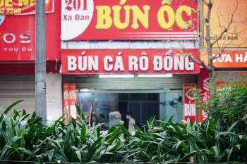 Ngày đầu Hà Nội đóng cửa quán ăn chống dịch, hàng quán vẫn nhan nhản đón khách - ảnh 7
