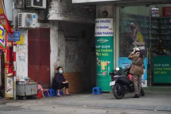 Ngày đầu Hà Nội đóng cửa quán ăn chống dịch, hàng quán vẫn nhan nhản đón khách - ảnh 8