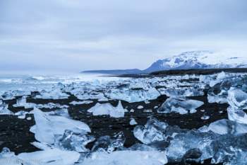 Bãi biển 'kim cương' tuyệt đẹp ở Iceland