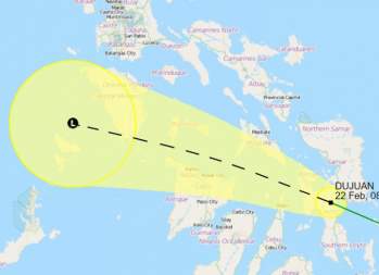 Bão Dujuan suy yếu thành áp thấp nhiệt đới trước khi tâm bão tiếp cận đất liền Philippines. Ảnh: Zingnews.vn
