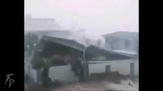 Vỡ đê, làng mạc bị nhấn chìm ít nhất 4 người ch*t trong siêu bão Goni ở Philippines - Ảnh 2.