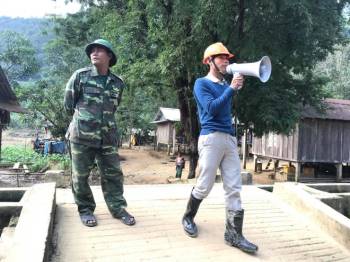 Ảnh: Quảng Trị, Huế chạy đua gia cố nhà, sơ tán dân trước giờ bão số 13 đổ bộ - 3