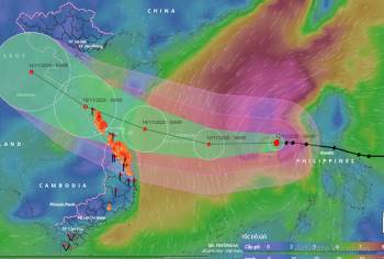 Bão số 13 tiến thẳng vào đất liền các tỉnh từ Hà Tĩnh đến Thừa Thiên Huế. Ảnh: tienphong.vn