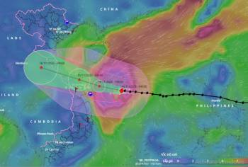 Từ hôm nay, cơn bão số 13 sẽ ảnh hưởng trực tiếp vào đất liền. Ảnh: tienphong.vn