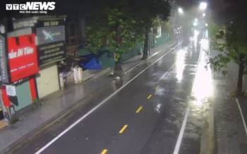 TRỰC TIẾP: Bão số 13 đổ bộ đất liền, Huế - Đà Nẵng mưa to gió giật, phố ngập úng - 3