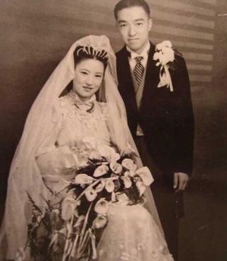 Sau khi cưới người giàu bậc nhất Thượng Hải bằng hôn lễ xa hoa, tiểu thư gặp biến cố phải bán hàng đường phố và cùng chồng xây dựng đế chế kinh doanh trị giá hàng trăm triệu đô - Ảnh 2.