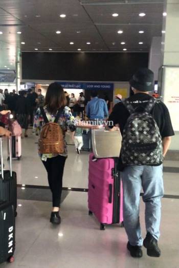 HOT: Hình ảnh đầu tiên của vợ chồng Công Phượng - Viên Minh ở sân bay Tân Sơn Nhất, hiện đã có mặt tại Phú Quốc chuẩn bị cho siêu đám cưới - Ảnh 11.