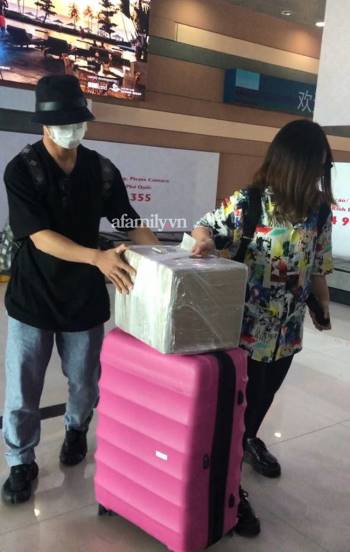 HOT: Hình ảnh đầu tiên của vợ chồng Công Phượng - Viên Minh ở sân bay Tân Sơn Nhất, hiện đã có mặt tại Phú Quốc chuẩn bị cho siêu đám cưới - Ảnh 9.