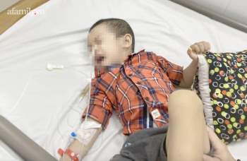 Bé trai 4 tuổi nuốt cục pin gỉ sét bị bỏng thực quản nguy hiểm: Bác sĩ cảnh báo nguy cơ ngộ độc cấp tính - Ảnh 1.