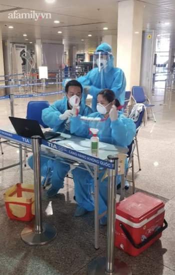 Thêm 4 nhân viên sân bay Tân Sơn Nhất nghi nhiễm COVID-19 - Ảnh 1.
