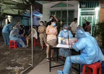 TP.HCM phát hiện thêm 2 trường hợp dương tính SARS-CoV-2 là nhân viên sân bay Tân Sơn Nhất - Ảnh 1.