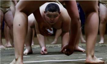 Bật mí bí kíp tập luyện của sumo 10 tuổi nặng 85kg