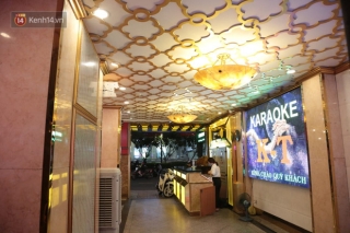 Sau lệnh của Thủ Tướng nhiều quán karaoke ở Hà Nội và Sài Gòn nhộn nhịp mở cửa trở lại, nhiều quán vẫn đóng cửa im lìm - Ảnh 12.