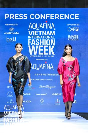 Họp báo Aquafina Tuần lễ thời trang Quốc tế Việt Nam: Phương Mai khoe vòng 1 thách thức, hé lộ mẫu thiết kế trong BST mở màn đến từ NTK Công Trí - Ảnh 9.