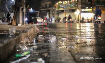 Sau đêm Giáng sinh, đường phố Hà Nội lại ngập trong 'biển rác' - 17