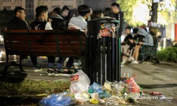 Sau đêm Giáng sinh, đường phố Hà Nội lại ngập trong 'biển rác' - 7