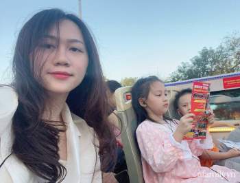 Mẹ trẻ Hà Nội chia sẻ hành trình đưa con đi trải nghiệm xe buýt 2 tầng: Quá lung linh, diệu kỳ, con liên tục reo lên: 