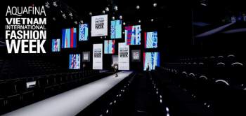 Aquafina Vietnam International Fashion Week 2020 gây choáng ngợp với sân khấu 