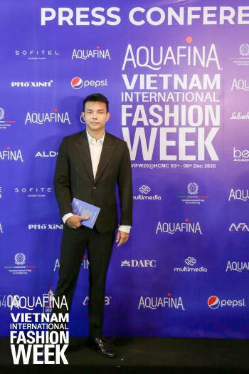 Họp báo Aquafina Tuần lễ thời trang Quốc tế Việt Nam: Phương Mai khoe vòng 1 thách thức, hé lộ mẫu thiết kế trong BST mở màn đến từ NTK Công Trí - Ảnh 7.