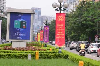 Đường phố Hà Nội rực rỡ pano, áp phích cổ động ngày bầu cử - Ảnh 11.