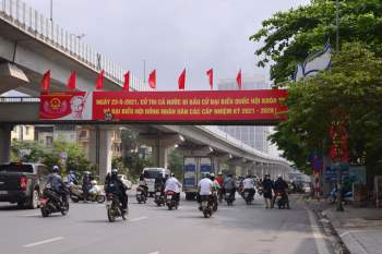 Đường phố Hà Nội rực rỡ pano, áp phích cổ động ngày bầu cử - Ảnh 6.