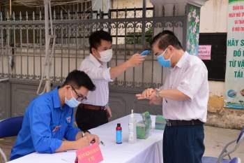 Bộ trưởng Bộ Y tế Nguyễn Thanh Long tham gia bỏ phiếu bầu cử đại biểu Quốc hội và HĐND các cấp - Ảnh 2.