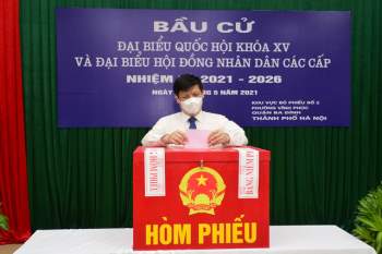 Bộ trưởng Bộ Y tế Nguyễn Thanh Long tham gia bỏ phiếu bầu cử đại biểu Quốc hội và HĐND các cấp - Ảnh 7.