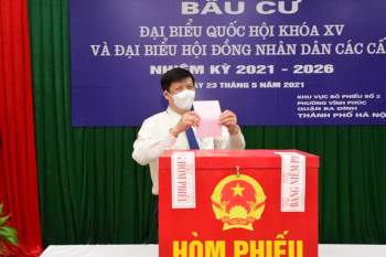 Bộ trưởng Bộ Y tế Nguyễn Thanh Long tham gia bỏ phiếu bầu cử đại biểu Quốc hội và HĐND các cấp - Ảnh 6.