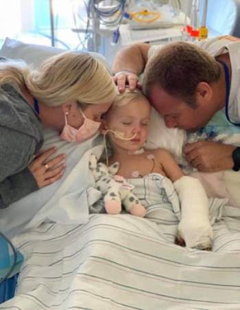 Tin tức đời sống mới nhất ngày 7/12: Bé trai 3 tuổi mất 2 chân vì vi khuẩn lạ - Ảnh 1