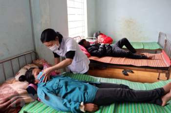 Cả làng ở Kon Tum có 3 người Ch?t, 21 người nhập viện với cùng triệu chứng - Ảnh 1.
