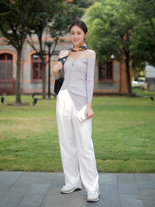 Street style Châu Á: Quần jeans là được chọn nhiều nh - Ảnh 2.