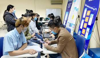 Bảo hiểm xã hội TP Hà Nội tổ chức đối thoại, giải đáp nhiều vấn đề về chính sách an sinh xã hội - Ảnh 3.