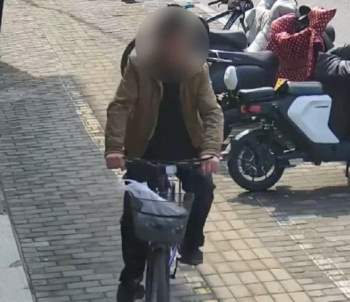 Bị bắt vì trộm xe đạp, người đàn ông không ngờ được hội ngộ gia đình sau 30 xa cách - Ảnh 1