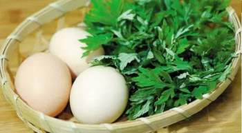 Bí quyết chiên trứng ngải cứu vừa ngon, bổ dưỡng lại ít đắng - Ảnh 1