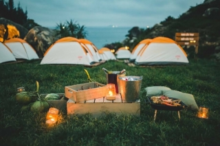 Tư vấn du lịch: Đến Quy Nhơn cắm trại ngủ lều ngay bờ biển, ngắm bình minh đẹp nao lòng - Ảnh 1